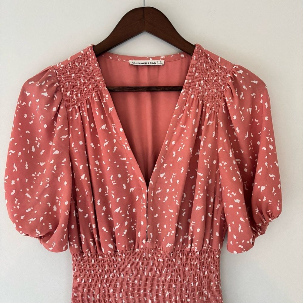 Abercrombie & Fitch Dusty Rose Floral Smocked Midi Dress - Picture 3 of 10